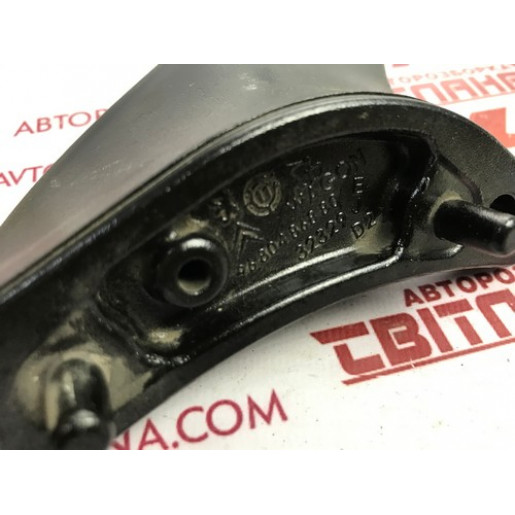 Ролик правой сдвижной двери верхний Citroen Berlingo 2008-2018 9680486880